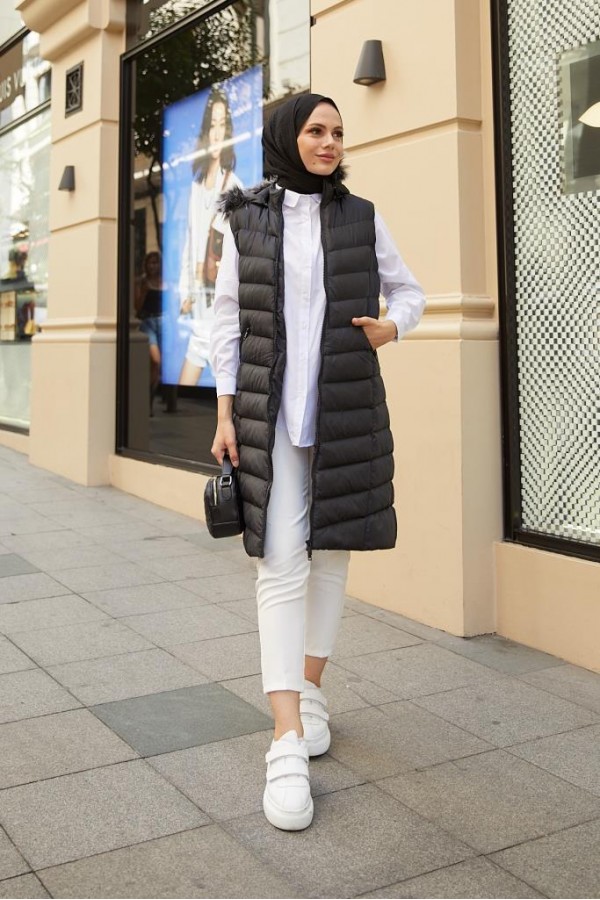 Kapüşonlu Tesettür Şişme Yelek Siyah 1702 Kapüşonlu Tesettür Şişme Yelek Siyah 1702