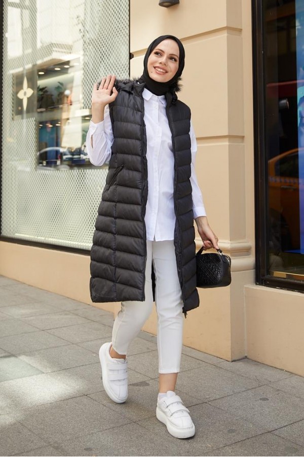 Kapüşonlu Tesettür Şişme Yelek Siyah 1702 Kapüşonlu Tesettür Şişme Yelek Siyah 1702