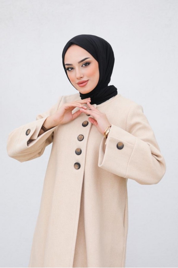 Kolu Yırtmaçlı Düğmeli Kaban Bej 81004 Kolu Yırtmaçlı Düğmeli Kaban Bej 81004