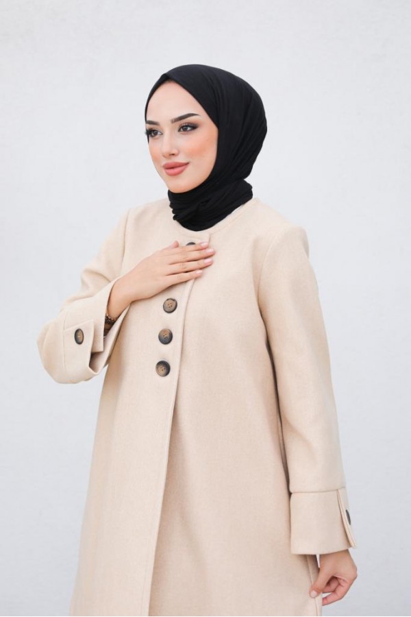 Kolu Yırtmaçlı Düğmeli Kaban Bej 81004 Kolu Yırtmaçlı Düğmeli Kaban Bej 81004