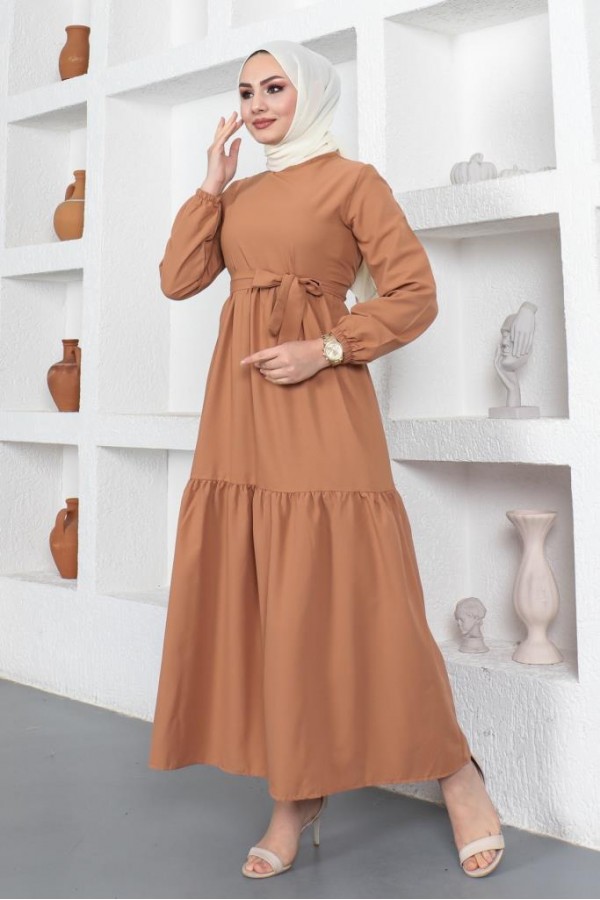Sıfır Yaka Beli Kuşaklı Tesettür Elbise Camel 411 Sıfır Yaka Beli Kuşaklı Tesettür Elbise Camel 411