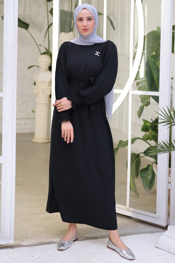 Kolları Pileli Broş Detaylı Elbise Siyah 3979 Kolları Pileli Broş Detaylı Elbise Siyah 3979