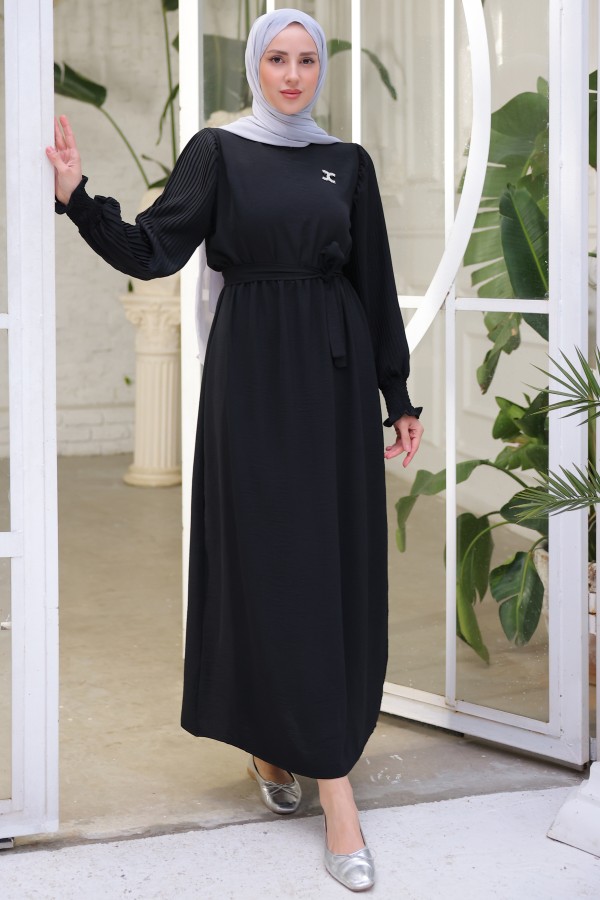 Kolları Pileli Broş Detaylı Elbise Siyah 3979 Kolları Pileli Broş Detaylı Elbise Siyah 3979