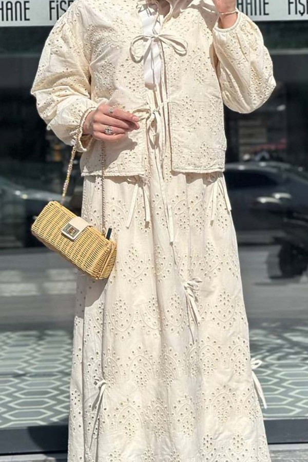 Bağlamalı Brode Taş Detaylı Etekli Takım Krem 3014 Bağlamalı Brode Taş Detaylı Etekli Takım Krem 3014