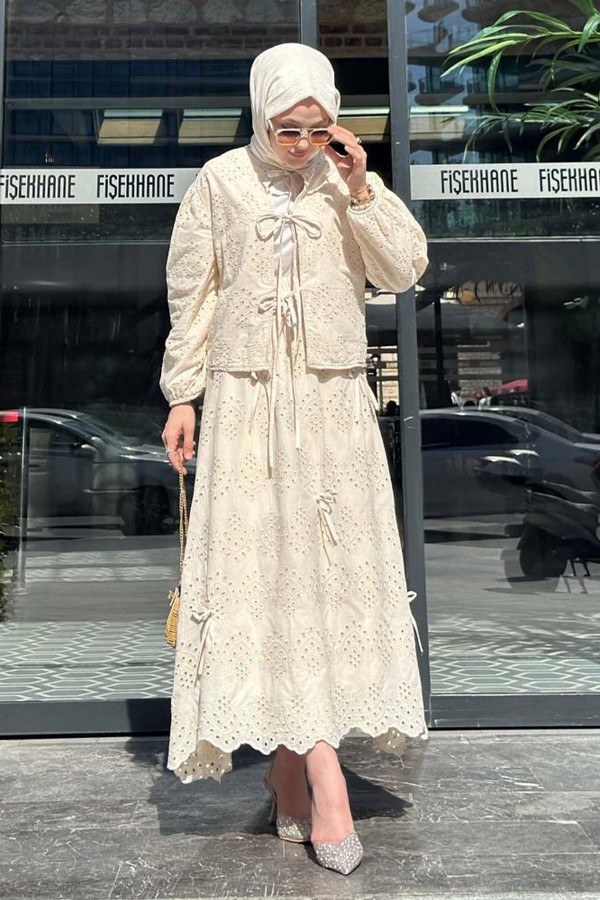 Bağlamalı Brode Taş Detaylı Etekli Takım Krem 3014 Bağlamalı Brode Taş Detaylı Etekli Takım Krem 3014