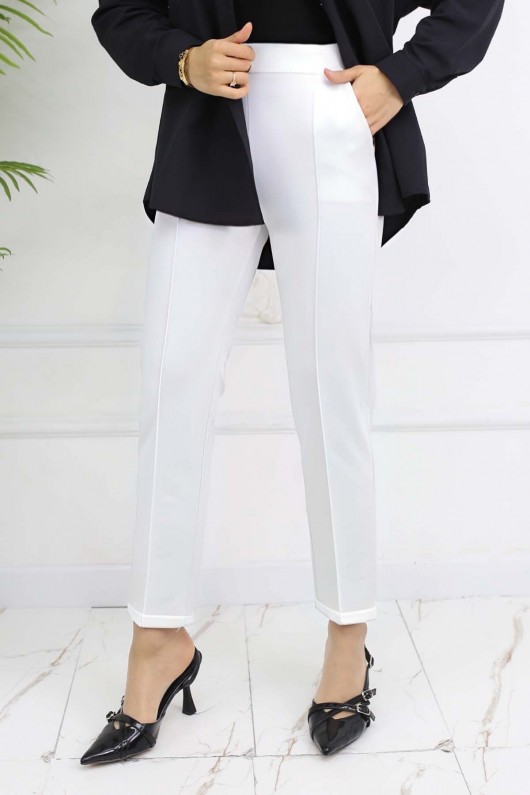 Çift Düğme Detaylı Cepli Havuç Pantolon Beyaz 3045 Çift Düğme Detaylı Cepli Havuç Pantolon Beyaz 3045