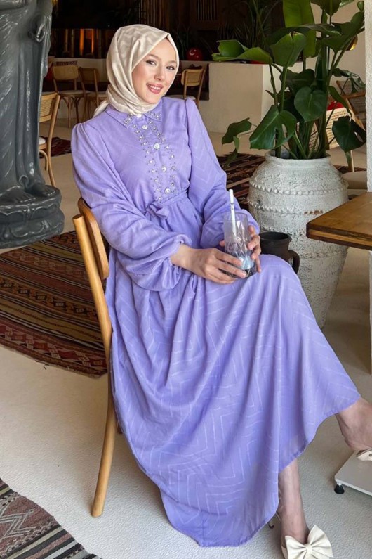 Taş Detaylı Tesettür Elbise Lila 1412 Taş Detaylı Tesettür Elbise Lila 1412