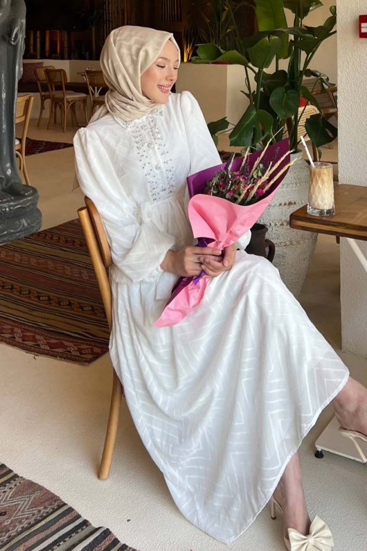 Taş Detaylı Tesettür Elbise Beyaz 1412