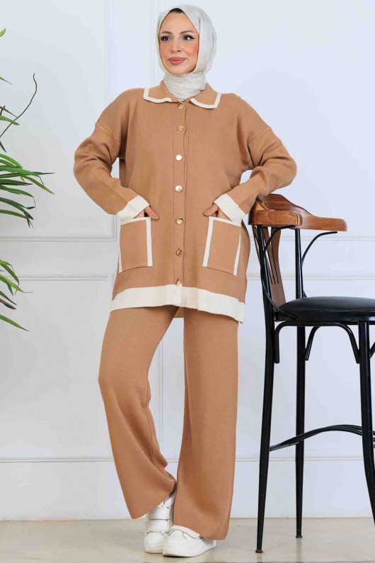 Düğmeli Çizgi Detaylı Triko Takım S1043 Vizon Düğmeli Çizgi Detaylı Triko Takım S1043 Vizon